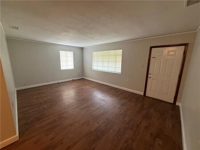Building Photo - 2210 Ellen Dr