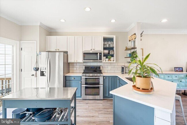 Building Photo - 10136 Pale Rose Loop
