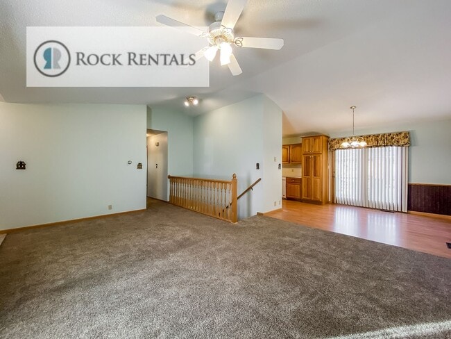 Building Photo - 14 Des Moines Ave