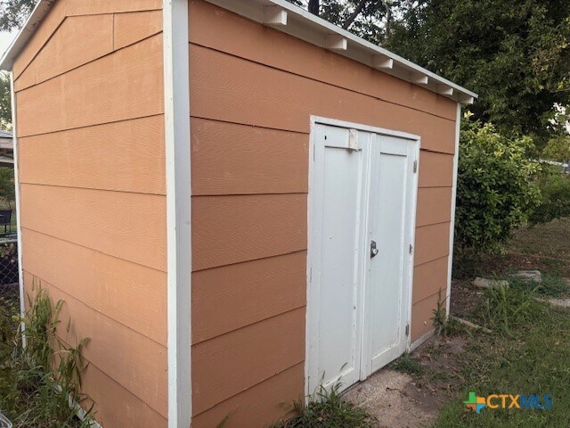 Building Photo - 3402 Rosewood Dr