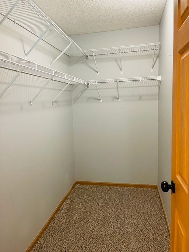 Building Photo - 8575 Fernbrook Dr
