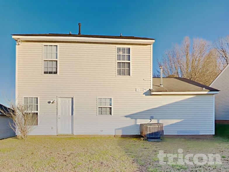 Building Photo - 7043 Red Bud Cir
