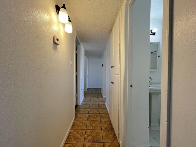 Building Photo - Cute Ranch Home In NE Albuquerque!