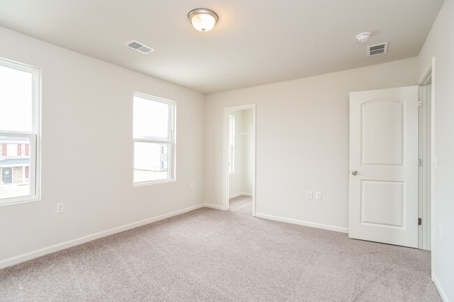 Building Photo - 4043 Lake Russell Dr