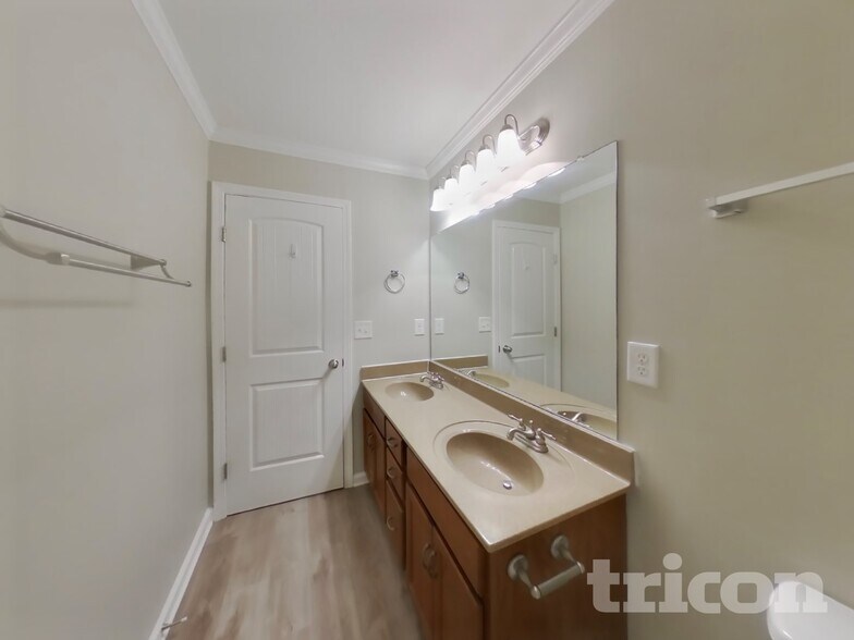 Building Photo - 315 David Dr