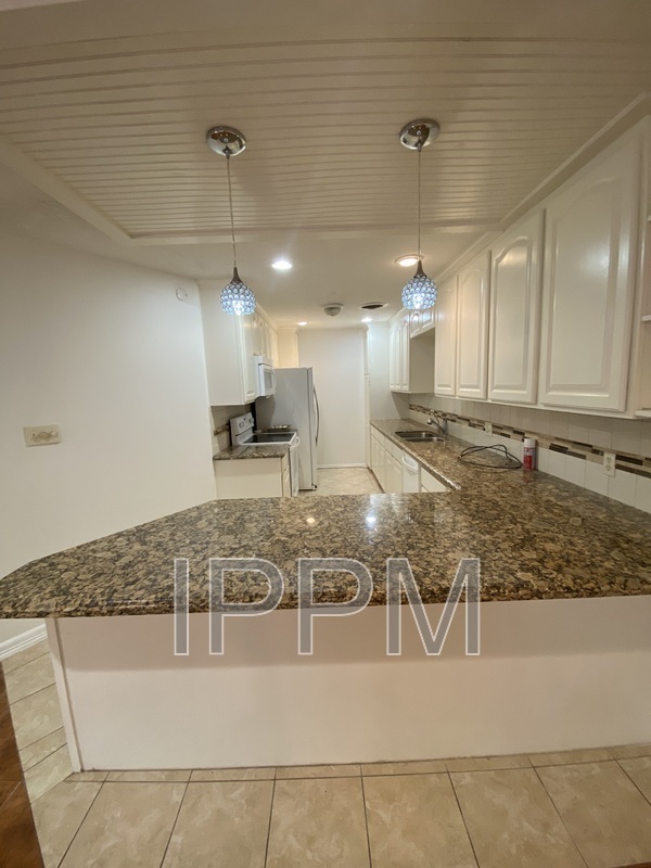 Building Photo - 1500 Palm Valley Dr W