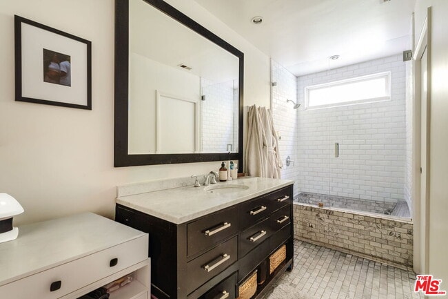 Building Photo - 428 N Harper Ave