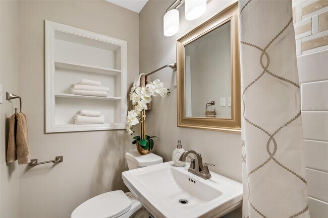 Building Photo - 1824 Roanoke Ave