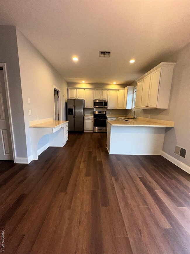 Building Photo - 7803 Shore Rd