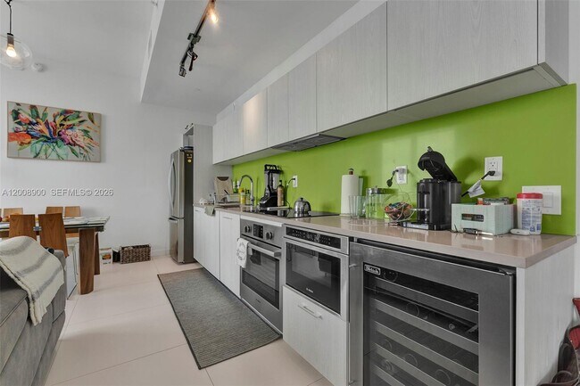 Building Photo - 501 NE 31st St