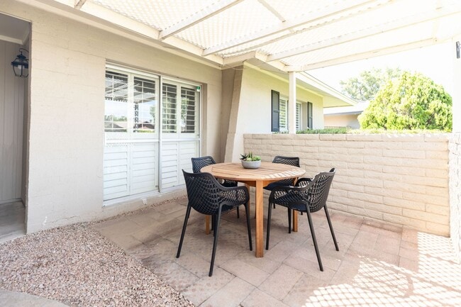 Building Photo - Tempe Beauty! 2199 Sq Ft 4 bedroom 2 bath ...