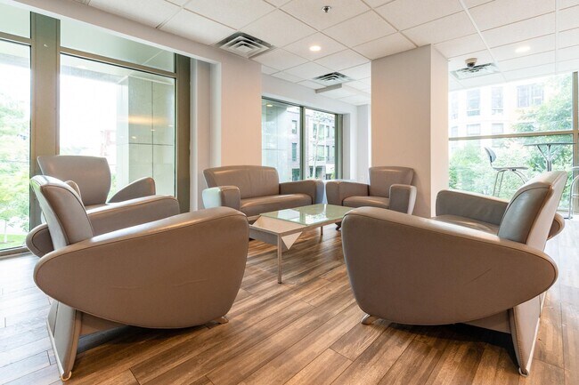 Building Photo - 800 Jackson St