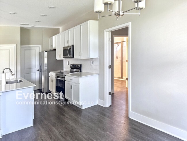 Building Photo - 4336 Las Almanos Ave