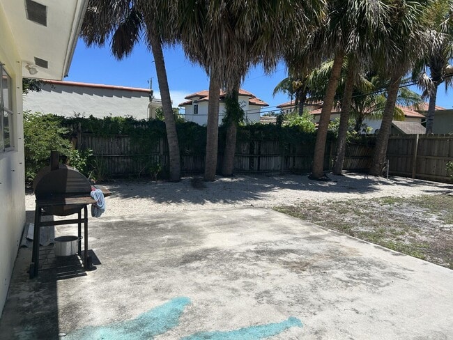 Building Photo - 396 Tequesta Dr