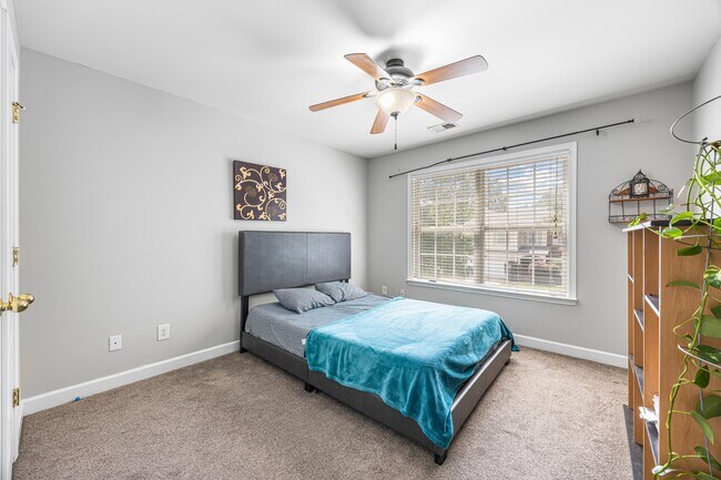 Building Photo - 1903 Dundalk Rd