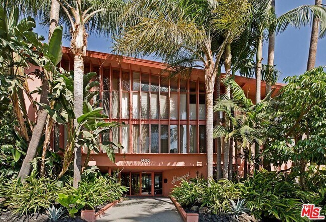 Building Photo - 1400 Hayworth Ave