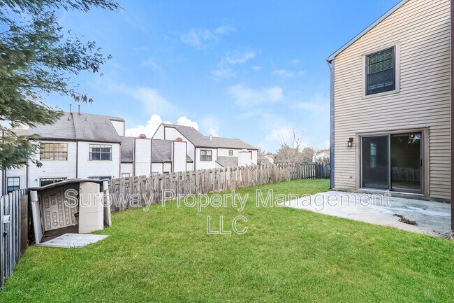 Building Photo - 5 Isa Ct