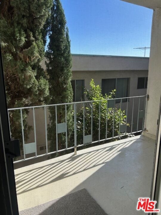 Building Photo - 1412 Barry Ave