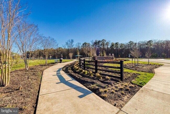 Building Photo - 2050 Hinshaw Dr