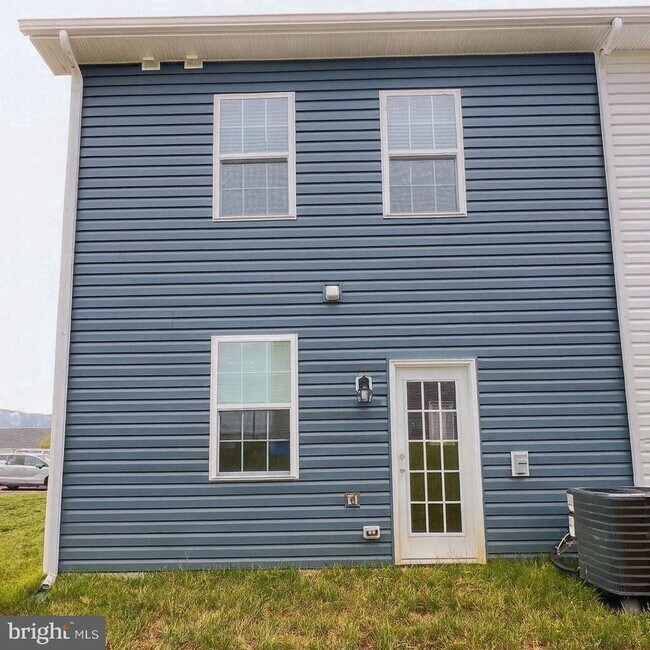 Building Photo - 229 Caterpillar Dr
