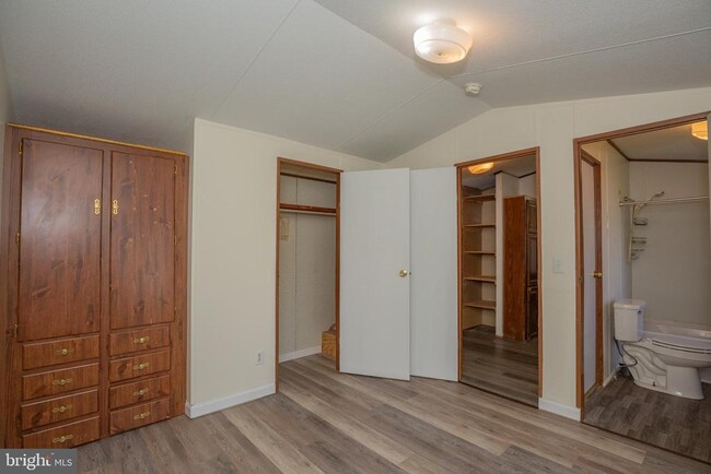 Building Photo - 126 Fabric Dr
