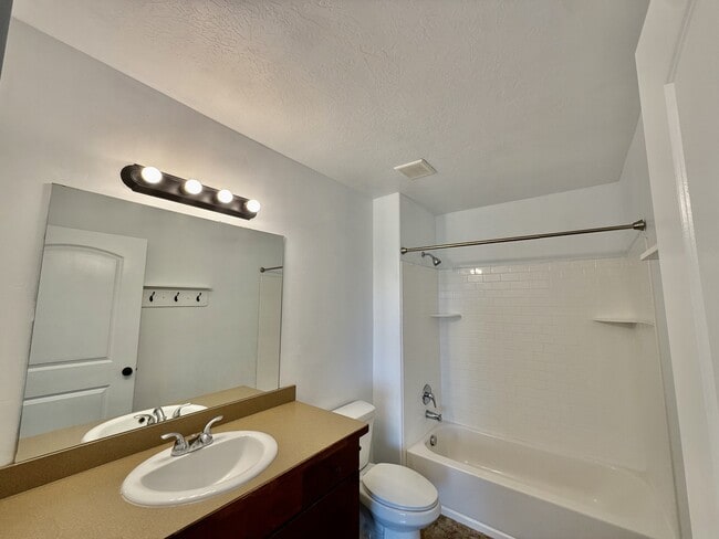 Building Photo - 1045 S 1700 W