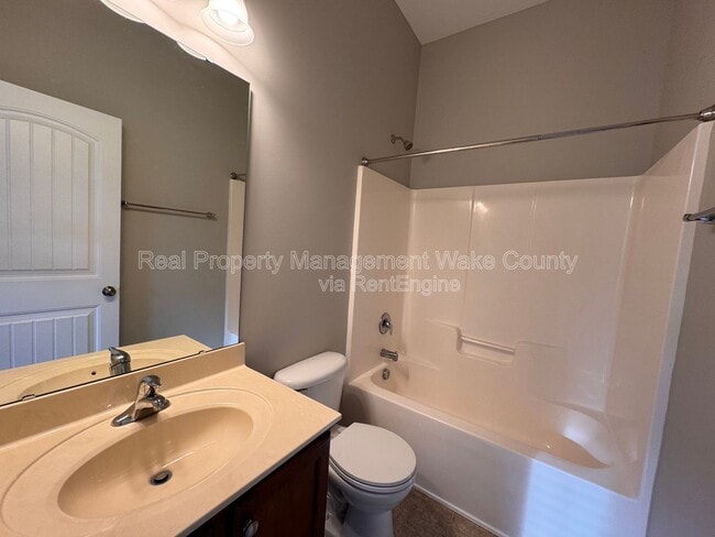 Building Photo - 330 Carthage Ct