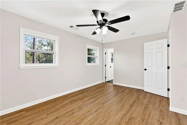 Building Photo - 4 Bed, 3 Bath in Decatur!