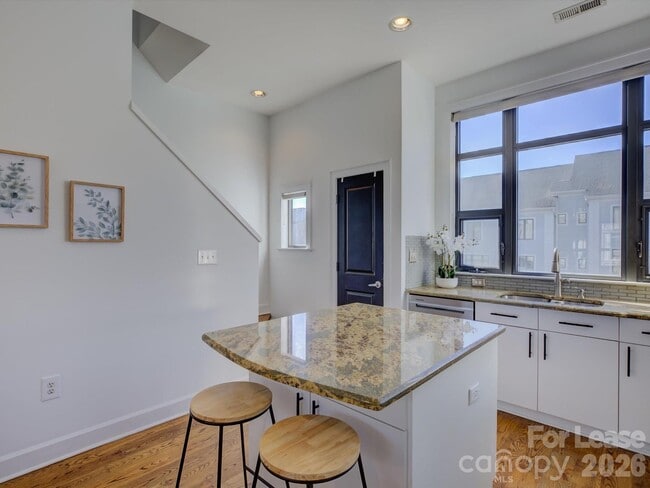 Building Photo - 636 Garden District Dr