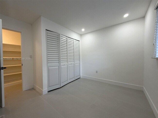 Building Photo - 501 NW 25th Ct