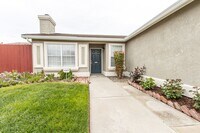 Building Photo - Beautiful Spacious Country Living Home!