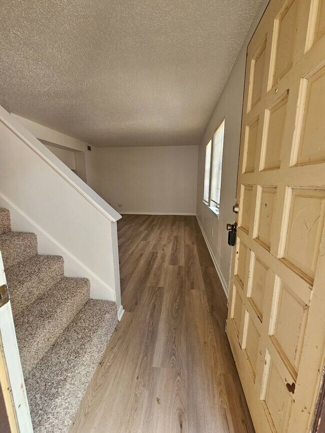 Building Photo - 8521 Dryfield Dr