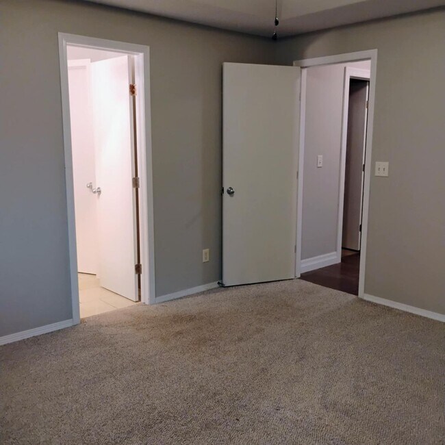 Building Photo - 1818 N Nickelton Ct