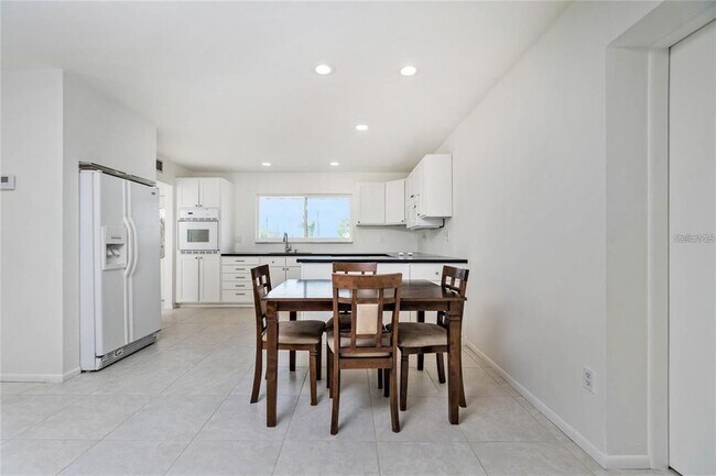 Building Photo - 2324 Hayworth Rd