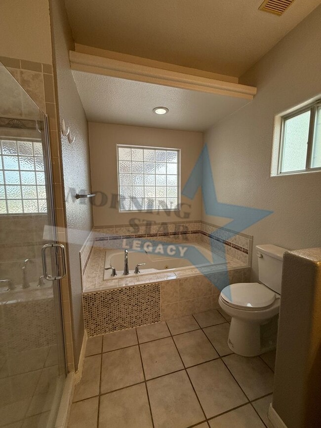Building Photo - Spacious 3-Bedroom Home Off Roadrunner!