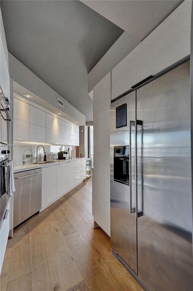 Building Photo - 3610 Yacht Club Dr