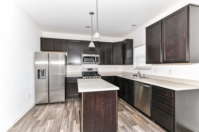 Building Photo - 5375 Maywood Dr