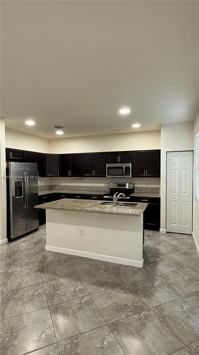 Building Photo - 25301 SW 114th Ct