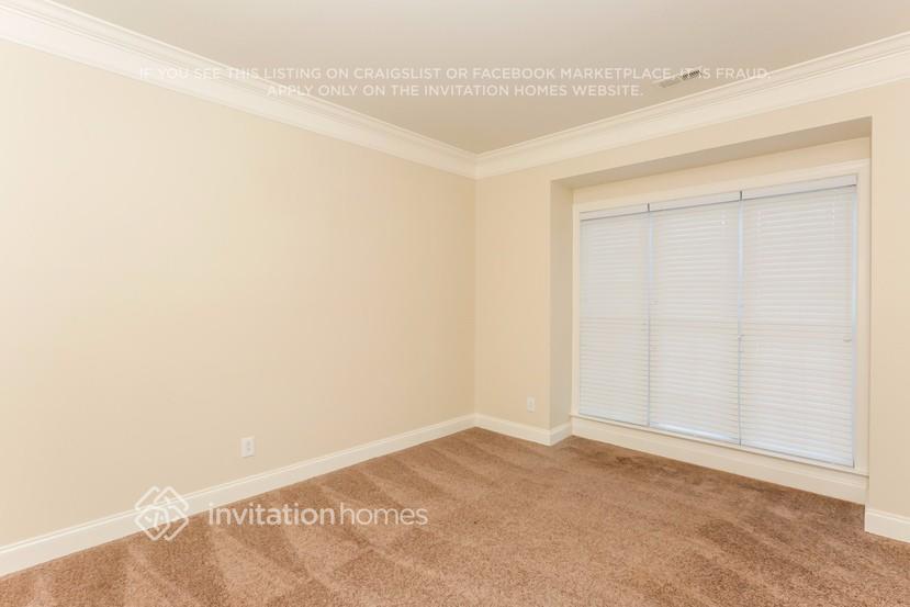 Building Photo - 1704 Crestgate Dr