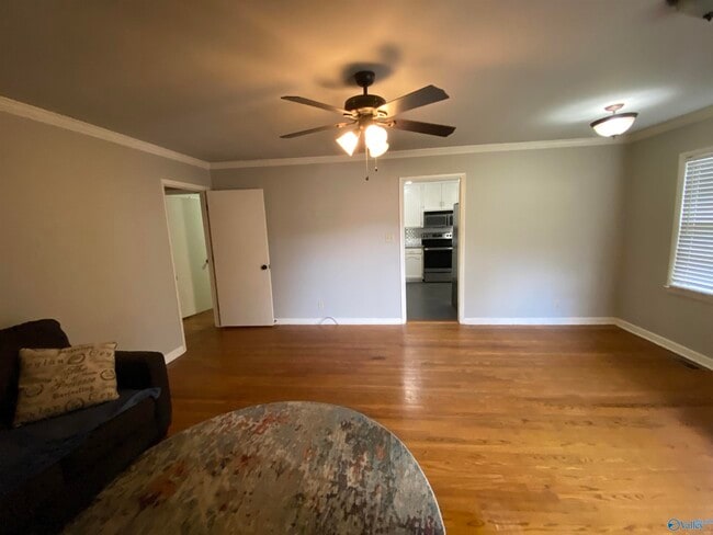 Building Photo - 817 Chambers Dr NE