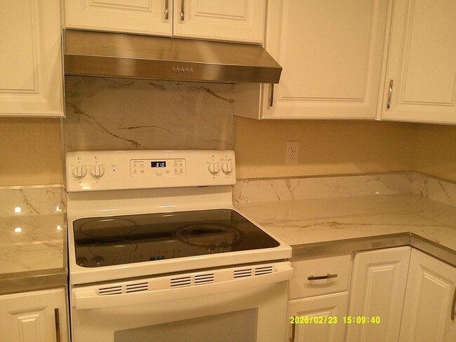 Building Photo - 4 bedroom in Dixon with spacious back yard