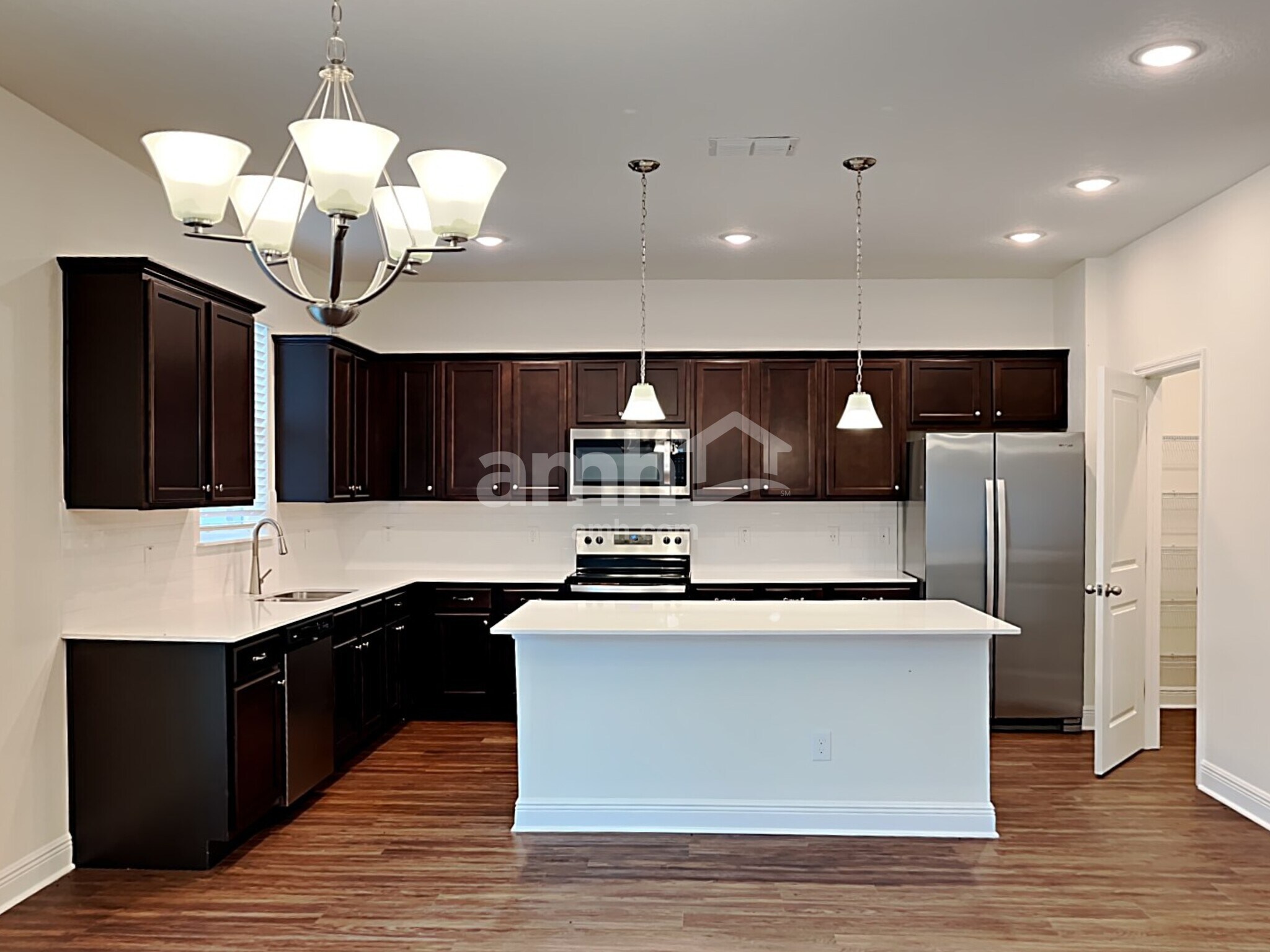 Building Photo - 804 Heavenly Dr