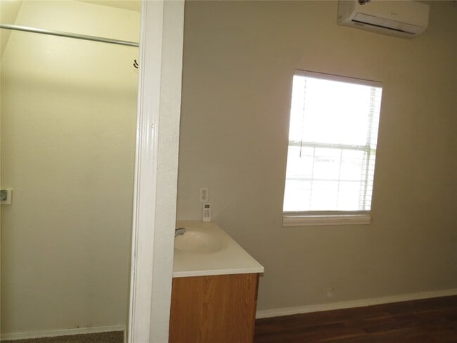 Building Photo - 4657 Bonnie Brae St