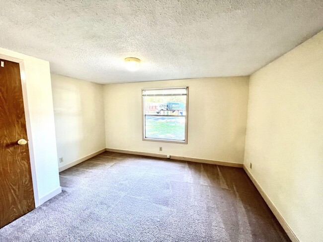 Building Photo - Coming Soon! Moble Home 5 minutes to Beach and UNCW, College Rd shopping, Central Wilmington, Wri...
