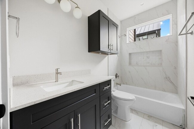 Building Photo - 1709 Maple Ave