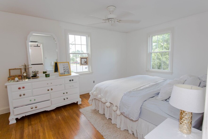 Building Photo - 978 Radcliffe Rd