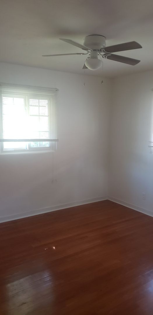 Building Photo - COMING SOON APPLY NOW!!  2 Bedroom 1 Bath ...