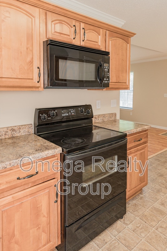 Building Photo - 3550 Cres Gardens Dr