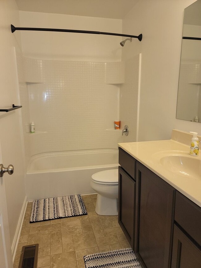 Building Photo - 3 bedroom 2 1/2 bath Townhouse in Bayberry