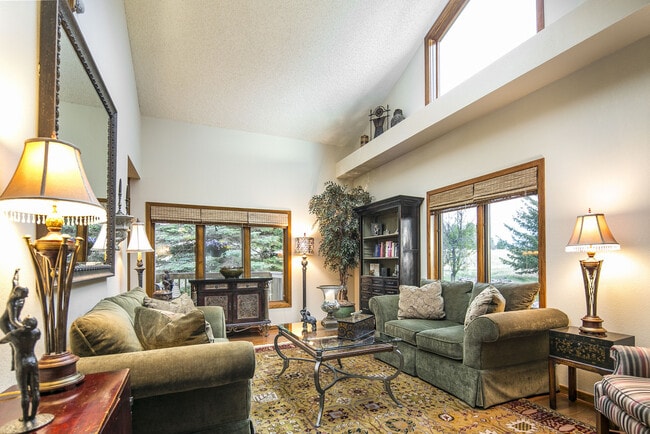 Building Photo - Breathtaking Three Bedroom Townhouse In The Pinery On The Golf Course